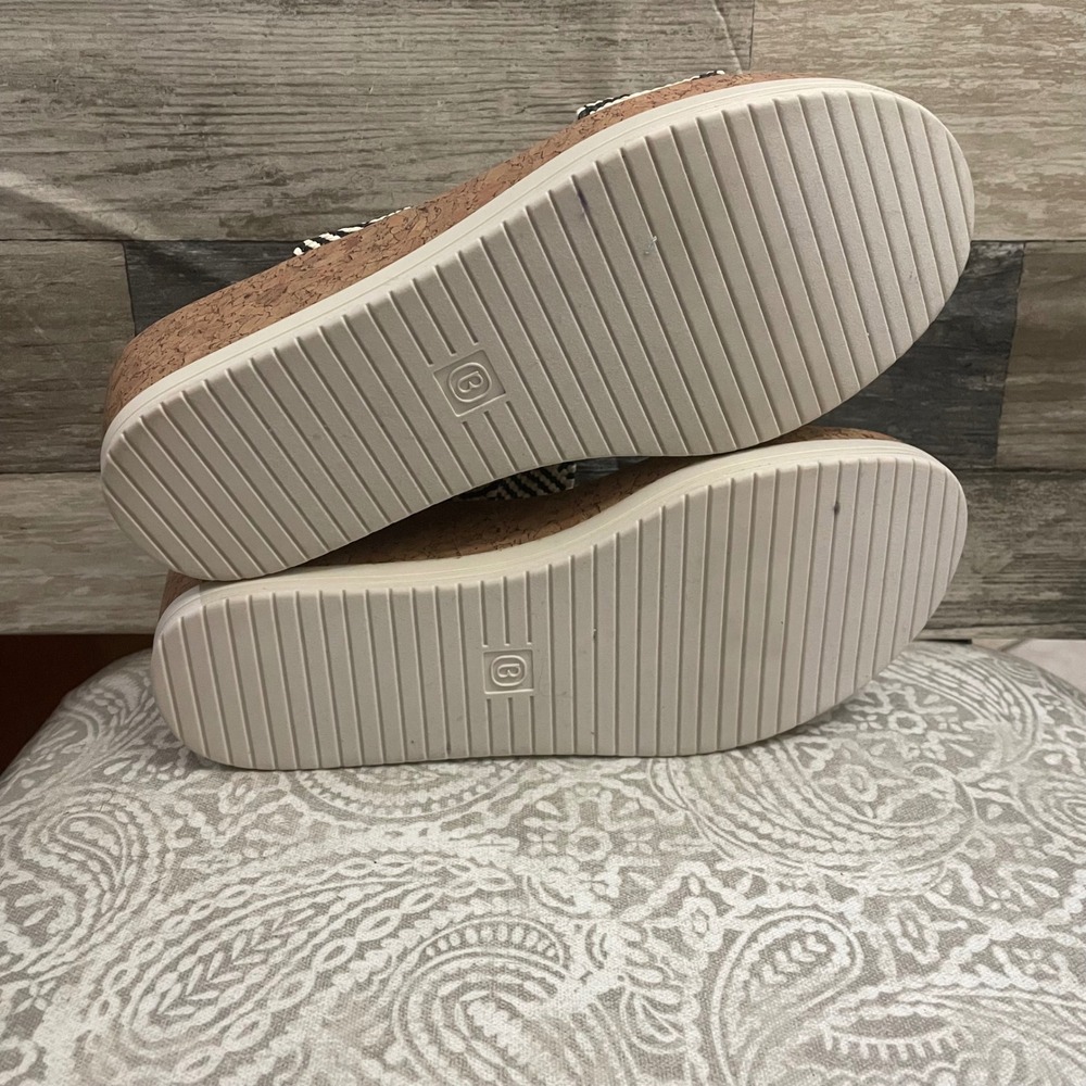 Bzees Resort Womens Wedge Sandals Black White Chevron Slide 10M Cork Platform - Picture 7 of 8